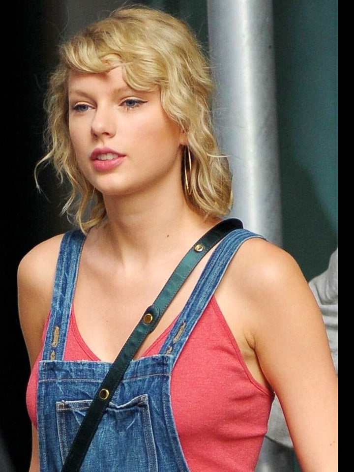 Taylor Swift 8.5 x 11 Candid Color Photograph Art Print Photo Picture Collectibles:Photographic Images:Photographs Style Your Walls