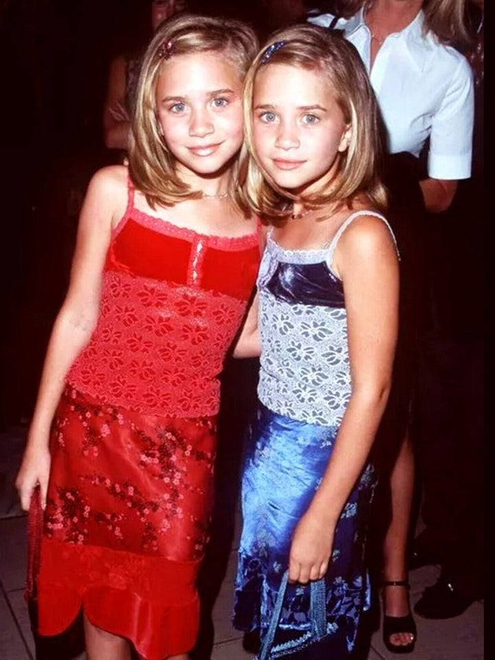 Mary-Kate & Ashley Olsen 8.5 x 11 Candid Color Photograph Art Print Photo Collectibles:Photographic Images:Photographs Style Your Walls